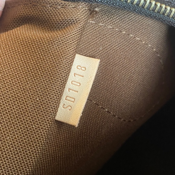 Louis Vuitton Monogram Montorgueil PM - Picture 10 of 16